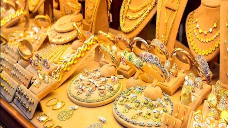 Gold and silver prices fell for the third consecutive day