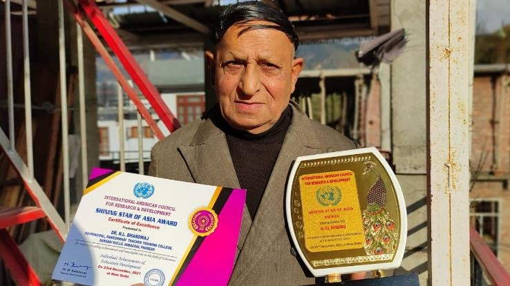 Dr. Nandlal Bhardwaj receives Asia Shining Star Award