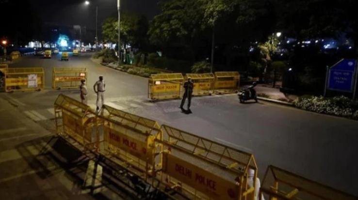 Weekend curfew implemented in the capital Delhi from today