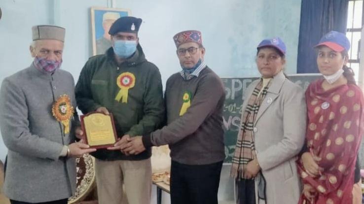 ज्वालामुखी: डीएसपी ज्वालामुखी ने एनएसएस स्वयंसेवकों को बताई समाज सेवा और राष्ट्र प्रेम की बातें 