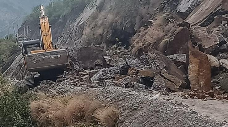   शिलाई : पहाड़ दरकने से एक व्यक्ति की मौके पर मौत, दो ने अस्पताल में तोड़ा दम 