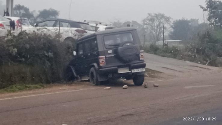 रक्कड़: कौलापुर में सडक पर तेज रफ्तार बोलेरो गाडी ने गलत साईड जाकर दस वर्षीय लडके को मारी टक्कर