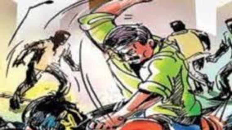 डाडासीबा: कनोल मे दो व्यक्तियों ने युवक का रास्ता रोककर की मार पिट