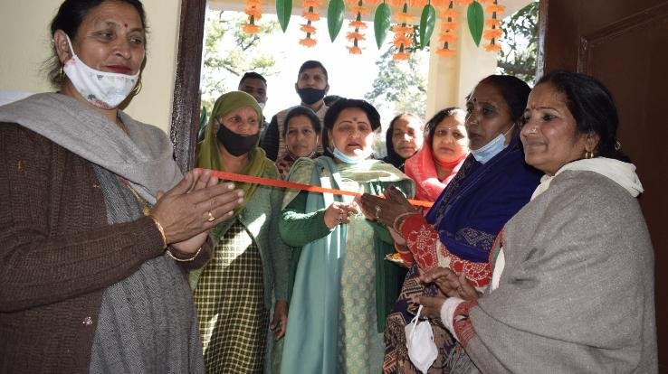 Kangra: Sarveen Choudhary inaugurated Mahila Mandal Bhawans in Rehlu