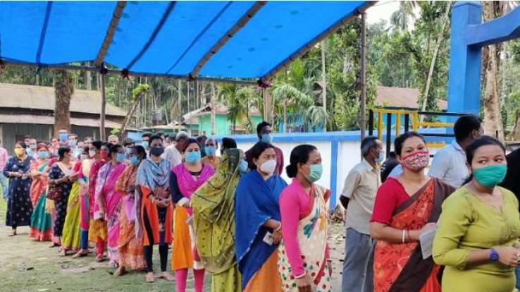 Voting amid sporadic violence in Bengal, scuffle with two candidates in Bidhannagar