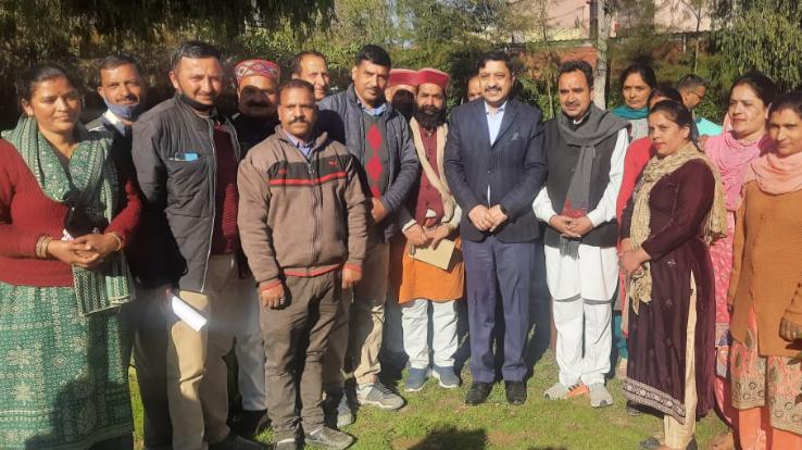 Delegation met MP Suresh Kashyap regarding the demands of the school