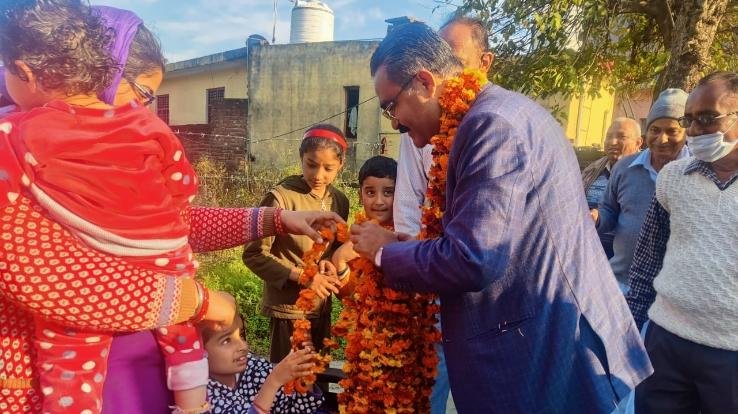 Industries Minister listened to public problems by establishing dialogue with the public in the town Kotla