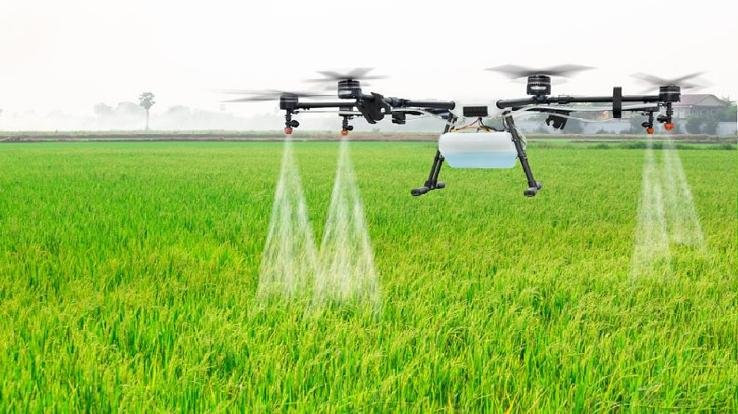 kheton aur bagicho mein drone karenge khaad aur dawaon ka spray 