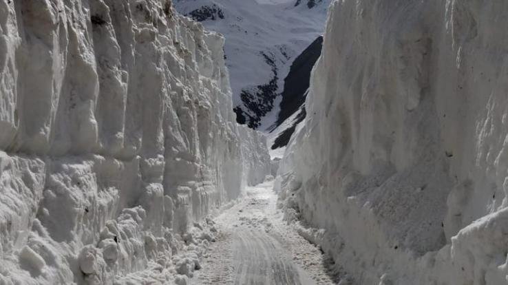 aadhunik taknik american snow cutter codiac se Manali leh marg par hatai jaegi barf