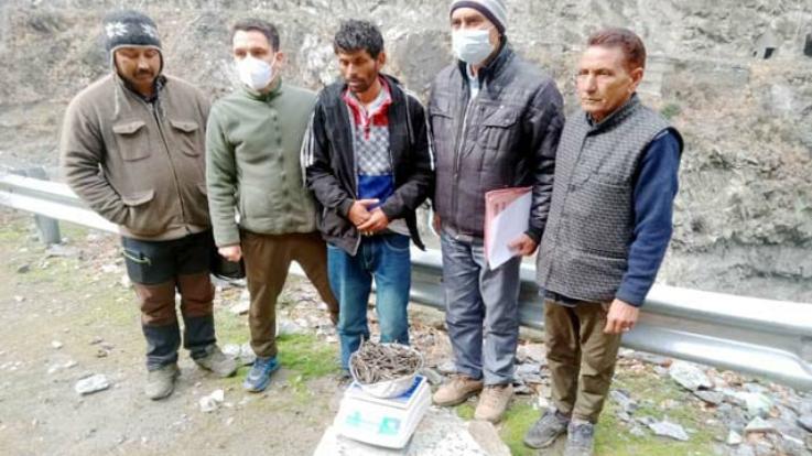 Bharmour: Youth caught with one kilo 800 grams of charas