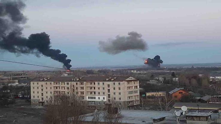  Russia destroys Ukraine's airbase  air defense