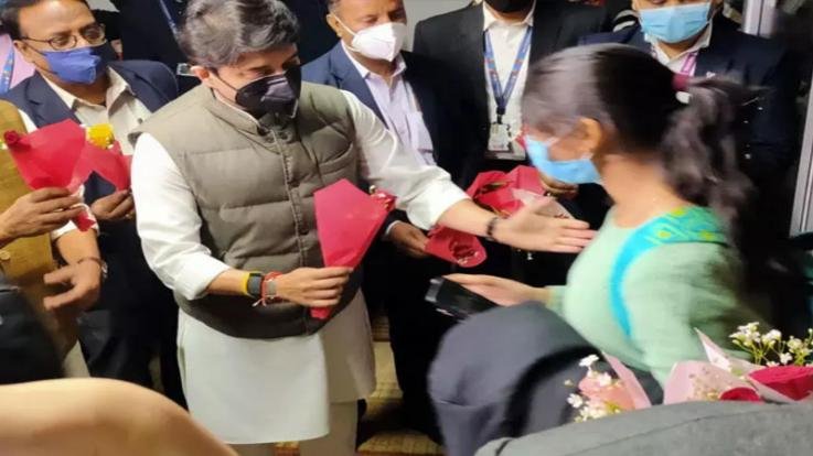 Delhi: Second Air India flight from Ukraine with 250 Indians arrived at 3 pm