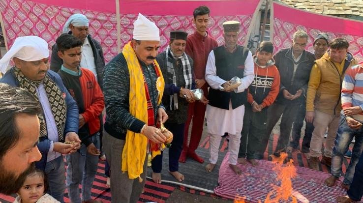 Congress spokesperson Dr Rajesh offered prayers at Haripur Shiv temple, also took part in Havan