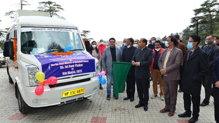 Shimla: Chief Minister flagged off mobile dental van