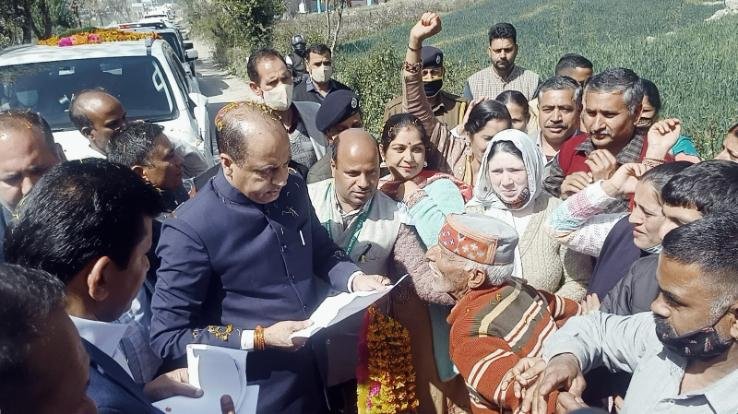 Joginder Nagar: Dhilu Gram Panchayat Pradhan expressed gratitude to Chief Minister and MLA for upgrading Euro School