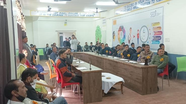 Organizing the congratulation ceremony for the entrepreneurs of automobile workshops