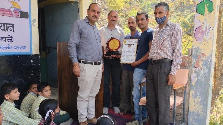 head of the management committee of Sera School got the title of the best head