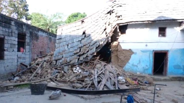 Two lives buried in the rubble in sleep