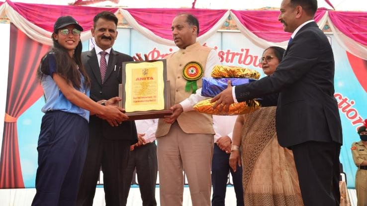 CM presided over the annual prize distribution function of Mandi College