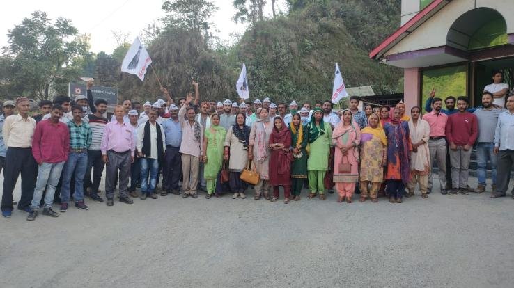  Arvind Kejriwal and Bhagwant Mann received a grand welcome at Victoria Bridge