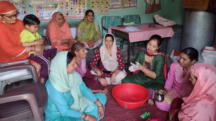 Numhal, women learned the methods of hand washing