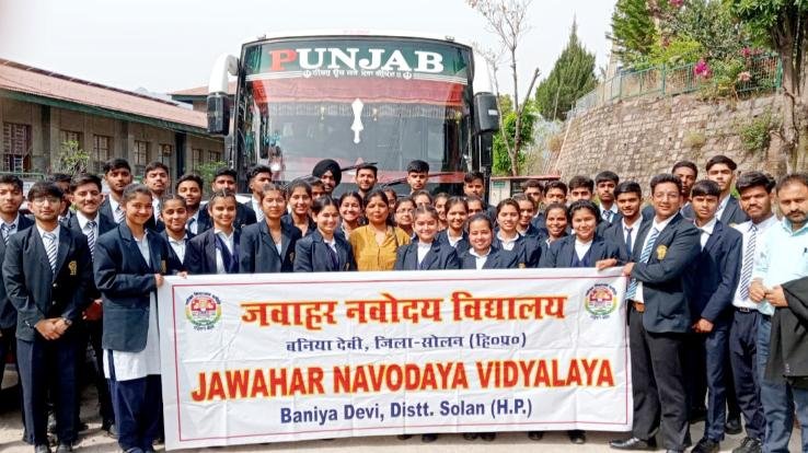 Kunihar: 58 students on educational tour