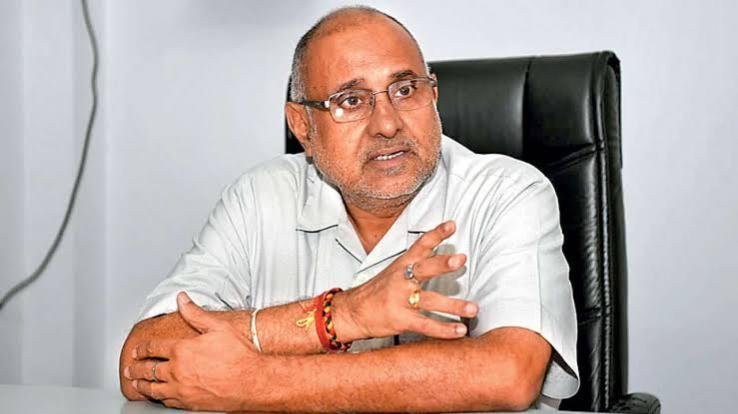 Congress doubts its own president, make one president and four working presidents: Khanna