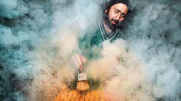 The picture of a shopkeeper making kebabs in Kashmir won the International Award, know about them