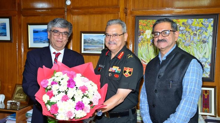Lieutenant General SS Mahal calls on the Chief Secretary