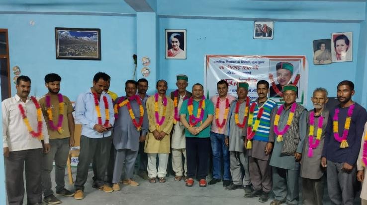 Bahadur Singh Thakur left BJP and joined Congress