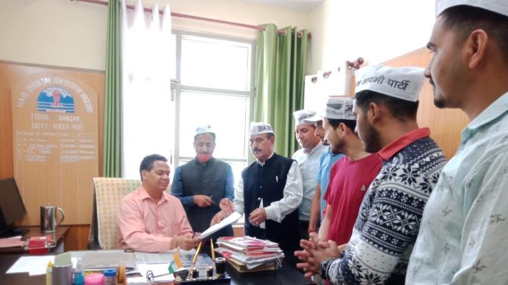 AAP submitted a memorandum to the Chief Minister through Naib Tehsildar Banjar