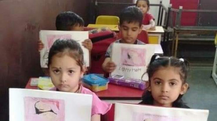  School celebrated Mother's Day