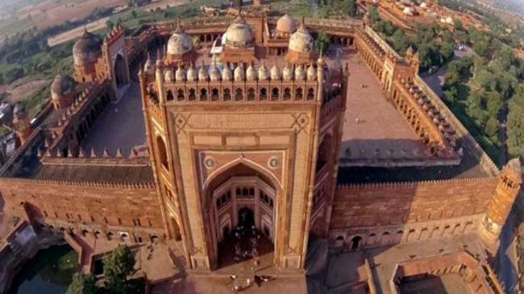 Akbar had established Fatehpur Sikri Nagar, special identity of Buland Darwaza