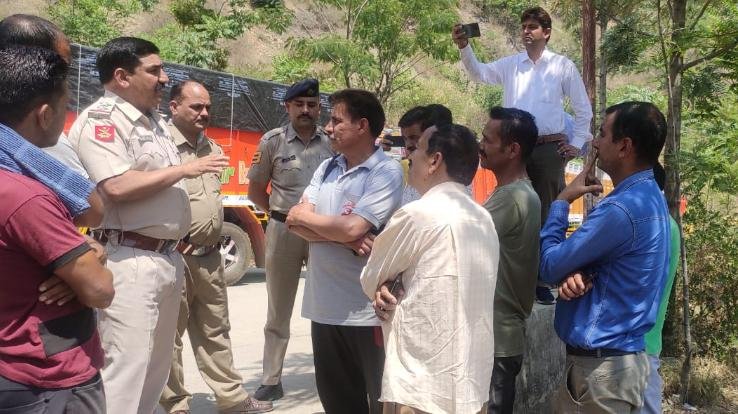 Ambuja Simmet's strike continues in mining of Mangu and Kashlog for the third day