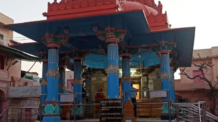  The only temple of Brahma ji is in Pushkar Sahib of Rajasthan, wife Savitri cursed