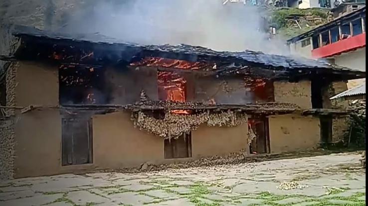 Fire broke out in an 8-room house in Phanauti, loss of lakhs