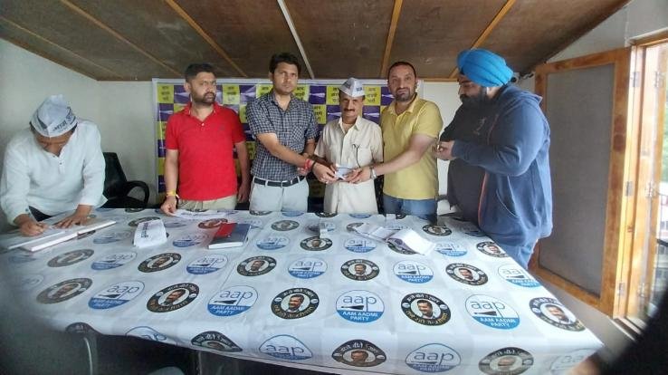 Aam Aadmi Party's clan is growing in the state, half a dozen people joined 'AAP'