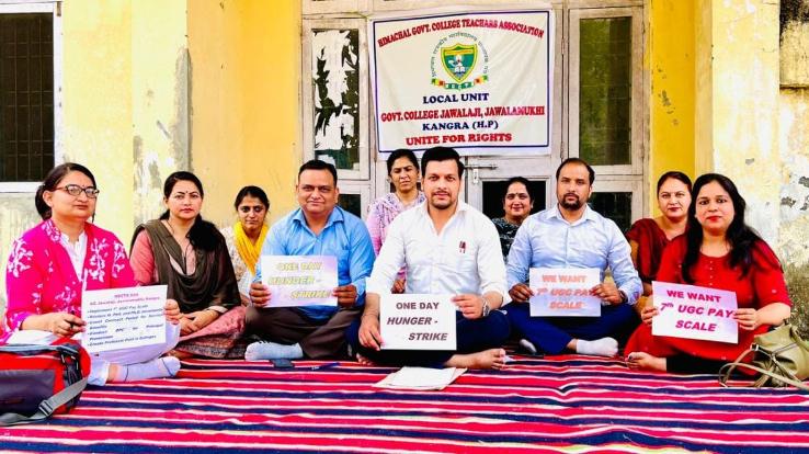 Teachers sitting on hunger strike in Government College Jwalaji