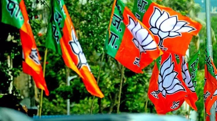  Nachan's political courtyard looking crooked in ticket tug of war