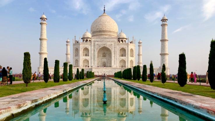 Agra: 4 tourists who were offering Namaz in Taj Mahal complex arrested