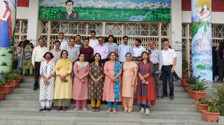One hour demonstration of professors regarding seventh pay scale