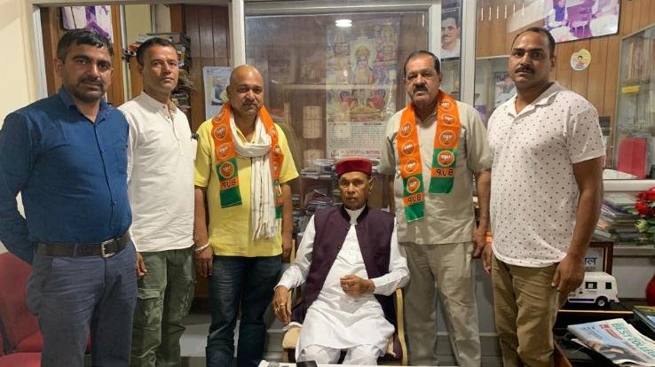 Congress suffered a setback, senior worker joined BJP