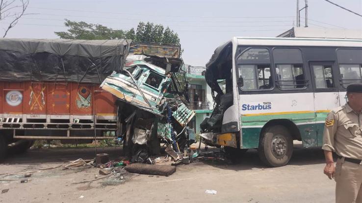 One killed in bus-truck collision in Ghumarwin, three killed in Rampur accident