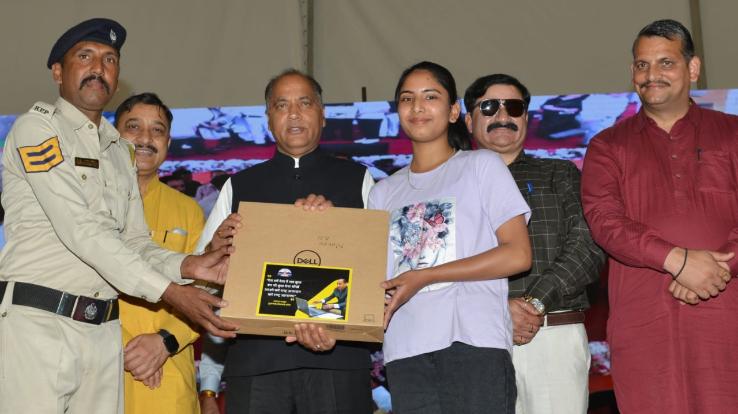 Mandi: Free laptops distributed to 20 thousand meritorious students of the state