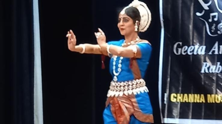 Meenaketan Sahu and Dr. Manisha Sharma illuminated the name of the district in the field of art