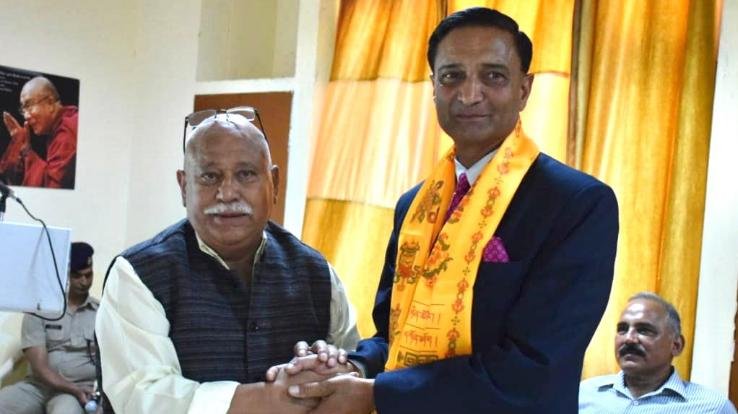 The command of the ex-paramilitary forces welfare committee handed over to former IG PS Papta