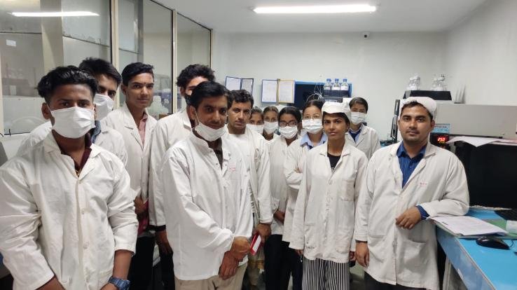 30 students of LR Institute of Pharmacy visited pharma companies