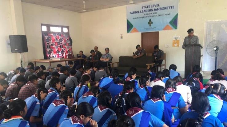 The information being given about the basic principles of scouting by the petrol method