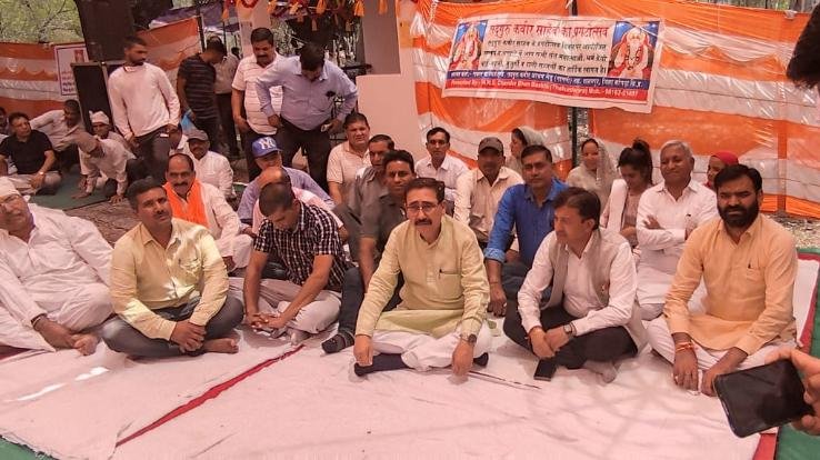 People-Parmar should follow the paths and teachings shown by the saints