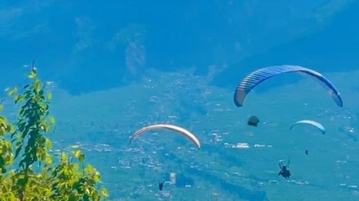 Paraglider accident in Dobhi, tourist and pilot killed